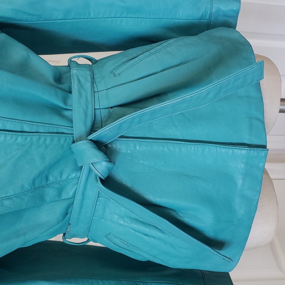 Vintage 80's Turquoise Leather Belted Jacket • Sculpted Shoulders • SIZE SMALL - Picture 8 of 16